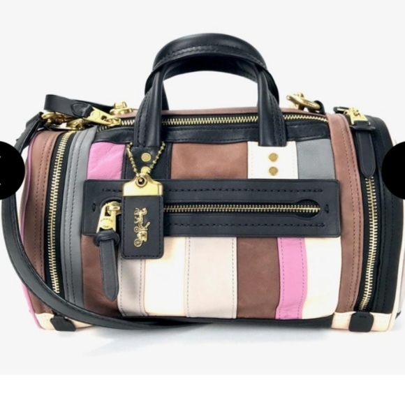 ISO Coach 2019 Runway 1941 Shuffle - Picture 1 of 5